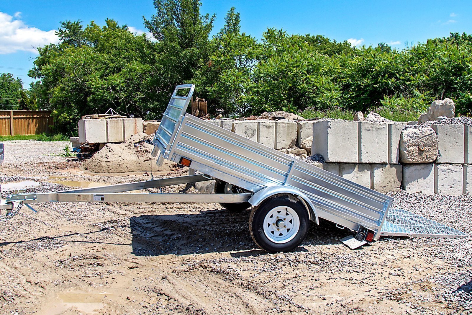 DK2 5-ft x 7-ft Steel Utility Trailer with Ramp Gate ( 1639-lb Capacity ) 2491713 - Image 7